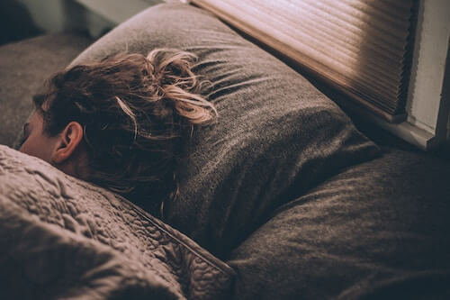 Wie wir den Tag gestalten, hat Einfluss darauf, wie gut wir schlafen.